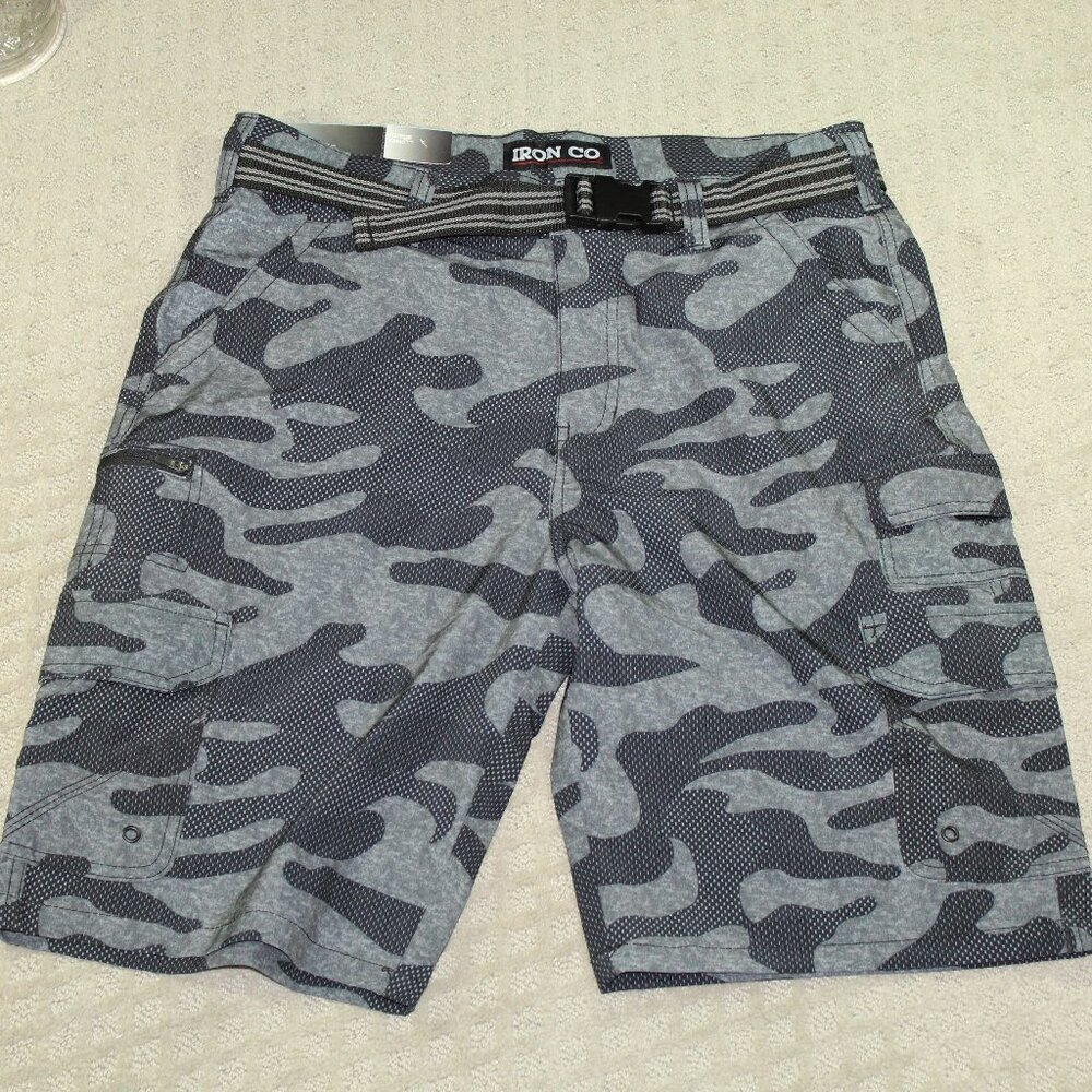 NWT IRON CO. Men's Size 32 4-Way Stretch Hybrid Cargo 11" Inseam Belted Short